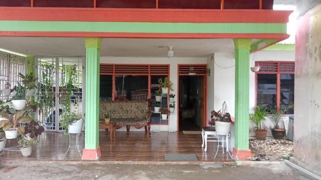 Oyo 91477 Fazira Home Stay Syariah Sibolga Exterior foto